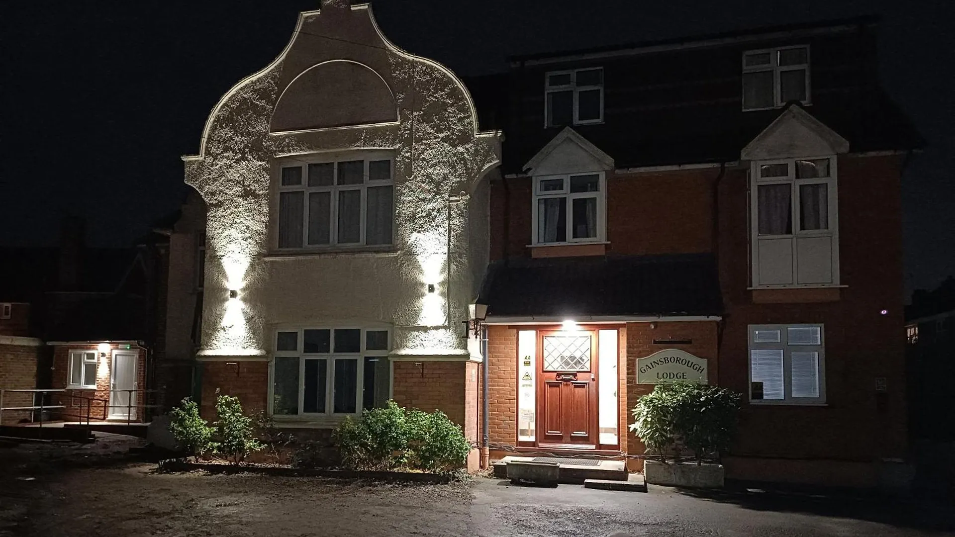 Gainsborough Lodge Horley 3*,