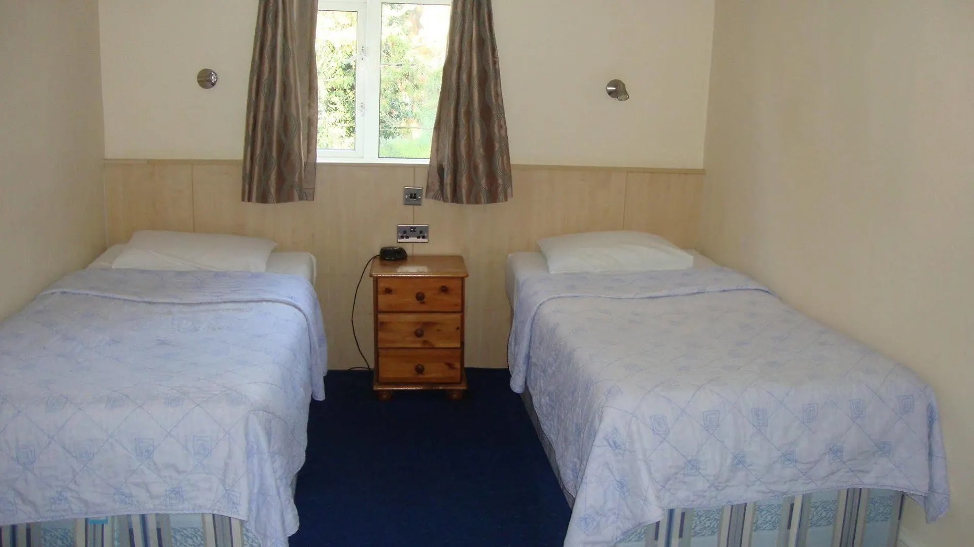 Gainsborough Lodge Horley 3*,